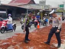 Solar Tumpah di KM 13 Harau, Arus Lalu Lintas Buka-Tutup