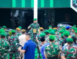 Pangdam VI/Mulawarman Beri Penghargaan Prajurit Berprestasi di Kejuaraan Karate