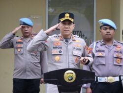 Kapolres Kepulauan Seribu Beri Apresiasi Personel Berprestasi Saat Apel Pagi