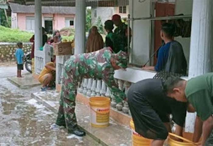TMMD Reguler ke-127: TNI Berikan Sentuhan Bersih di Masjid Al-Huda Desa Cikuya.