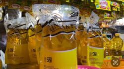 Perum Bulog telah menggelontorkan ratusan ribu ton beras medium dan 1 juta liter Minyakita untuk wilayah DKI Jakarta dan Banten selama Ramadan 2026.