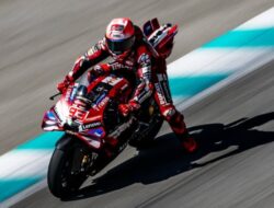 Selisih Tipis! Marquez Ungguli Bagnaia di Sesi Pembuka