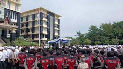 Doa Bersama di Polda Sumbar, Ustaz Adi Hidayat Pimpin Langsung