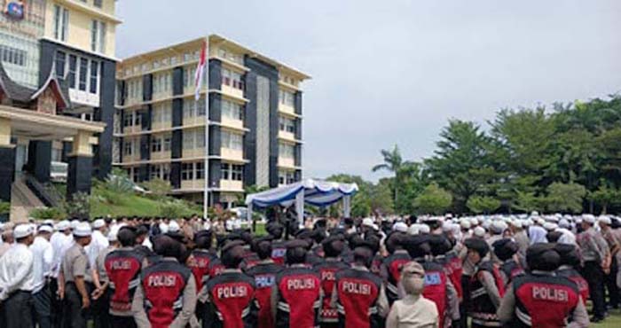 Doa Bersama di Polda Sumbar, Ustaz Adi Hidayat Pimpin Langsung