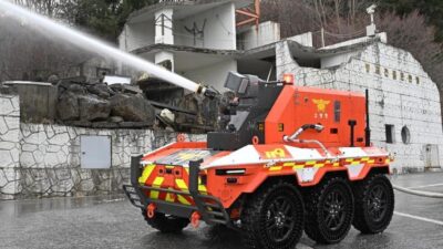 Hyundai Motor Group mengembangkan robot pemadam kebakaran tanpa awak tahan api hingga 800 derajat.