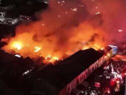 Video Kebakaran Gudang Tekstil di Cipadu Viral di Medsos