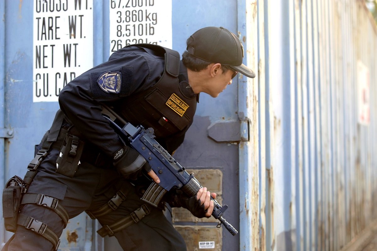 Penyelundupan 160 juta batang rokok ilegal senilai hampir Rp400 miliar yang digagalkan di Pekanbaru.