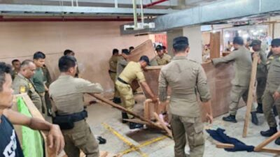 Satpol PP Padang menjaga ketertiban umum