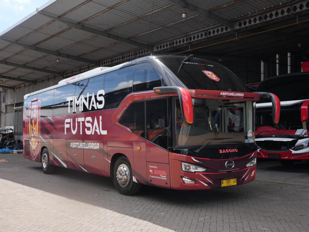 Timnas Futsal Indonesia dapat fasilitas bus baru.