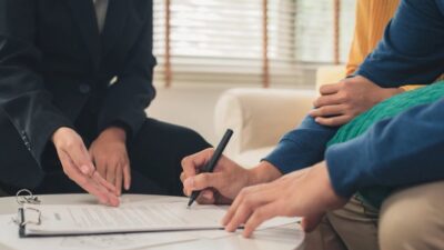 Agen asuransi memegang peran strategis dalam meningkatkan literasi dan inklusi keuangan di Indonesia.