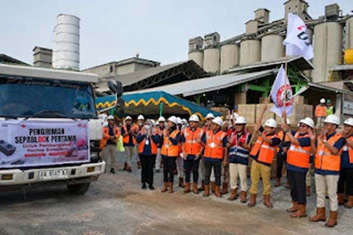 Pengiriman perdana SEPABLOCK pembangunan huntap bagi korban badai hidrometeorologi.