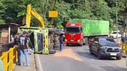 Truk Batu Bara Rem Blong di Panorama Satu Indarung, Nyaris Terjun ke Jurang