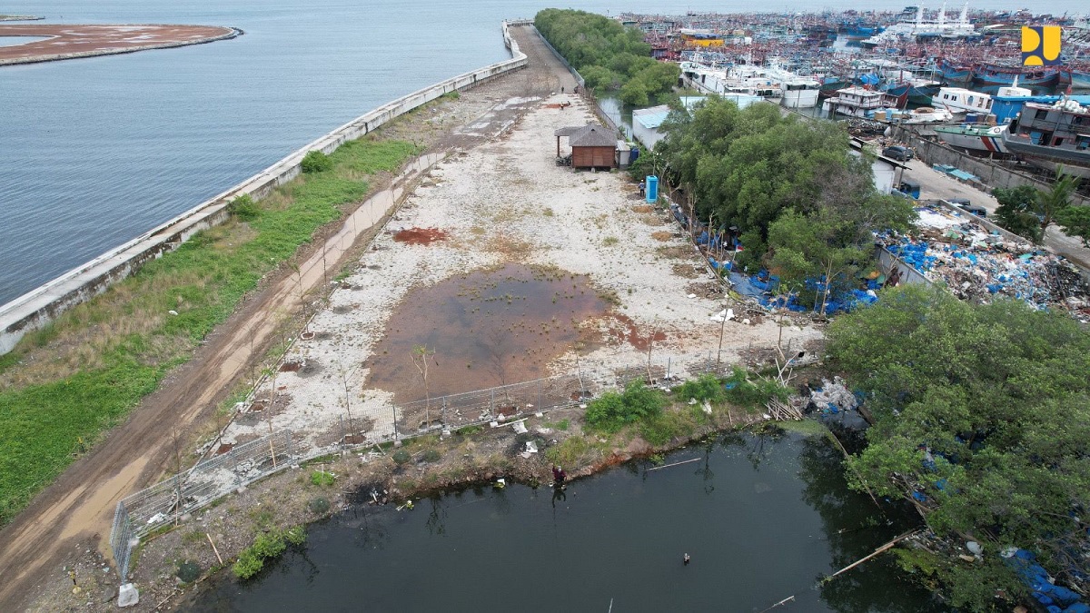 Urgensi proyek pembangunan Giant Sea Wall (GSW) di kawasan pesisir Jakarta, Kendal, Semarang, hingga Demak.