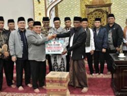 Benni Warlis Serahkan Bantuan Rp20 Juta untuk Masjid di Candung