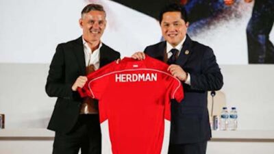 Ketua Umum PSSI Erick Thohir dan John Herdman, pelatih baru Timnas Indonesia.