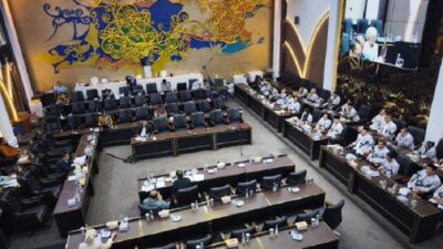 PGRI mengaku miris dengan adanya status honorer yang hanya disematkan pada profesi guru saja.