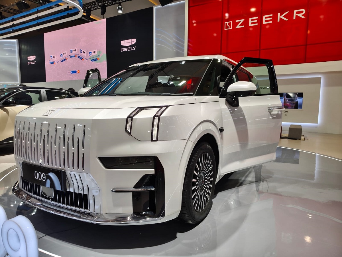 Geely Luncurkan Brand Zeekr di IIMS 2026, Bawa 2 Model Premium.