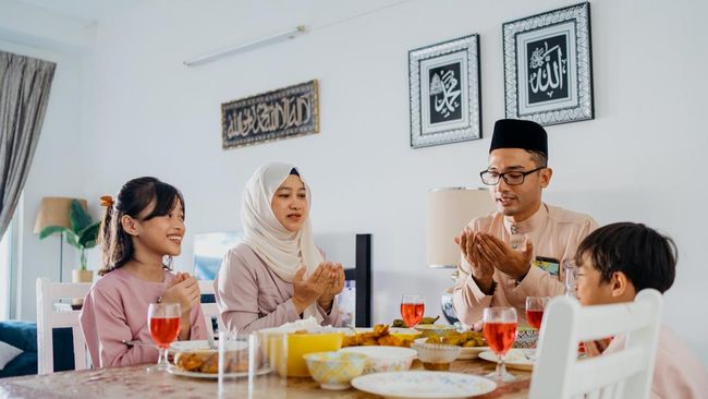 Mengenalkan puasa pada anak bukan sekadar melatih menahan lapar dan haus.