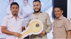 Wakil Gubernur Sumatera Barat, Vasko Ruseimy, meresmikan Hunian Sementara (Huntara).