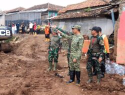 Komandan Koopssus TNI Tinjau Lokasi Longsor di Bandung Barat
