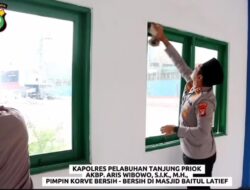 Bang Jasri Polres Pelabuhan Tanjung Priok Bersihkan Masjid Baitul Latief dan Salurkan Sembako Jelang Ramadhan