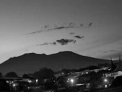 Masyarakat Diimbau Gunakan Masker Saat Hujan Abu Marapi