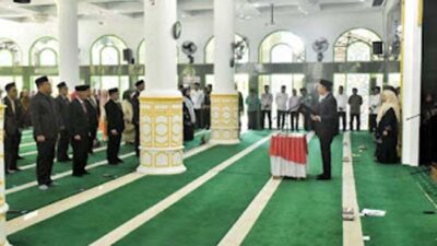 Wakil Bupati Agam, Muhammad Iqbal, melantik 40 pejabat administrator