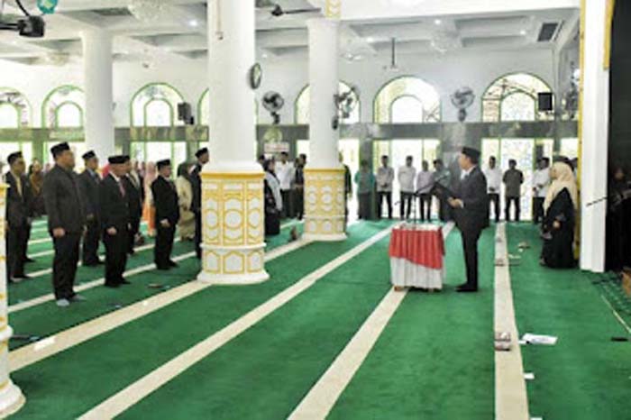 Wakil Bupati Agam, Muhammad Iqbal, melantik 40 pejabat administrator