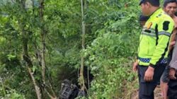 Minibus Avanza Terjun ke Jurang di Padang Ganting, Tiga Penumpang Luka-Luka