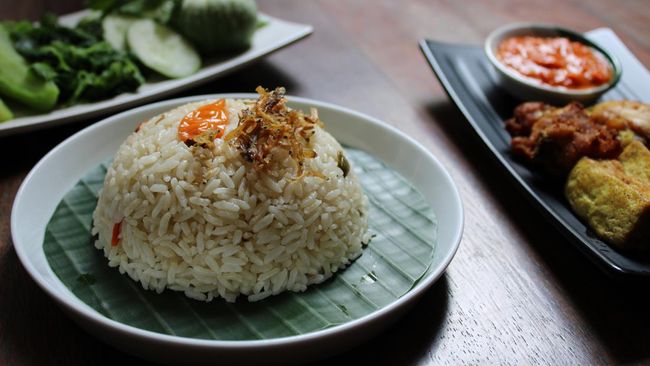 Berikut cara membuat nasi gurih untuk Lebaran yang bisa dicoba. Untuk mempermudah pekerjaan, resep ini bisa menggunakan rice cooker.