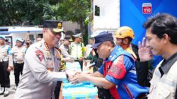 Wakapolri Komjen Dedi Prasetyo meninjau Pos Terpadu di Rest Area KM 57A Karawang.