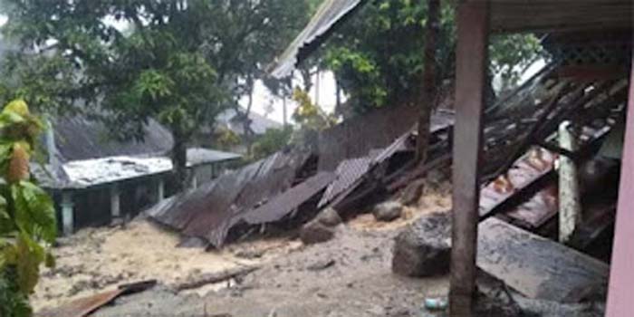 Sejumlah rumah warga yang dilanda longsor di Malalo.