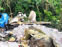 Rem Diduga Blong, Truk Boks Hantam Motor di Lubukkilangan