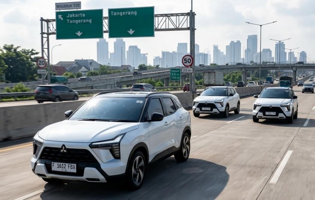 Jika sistem mendeteksi potensi tabrakan akibat jarak yang terlalu dekat, FCM akan memberikan peringatan visual pada panel instrumen dan melakukan pengereman otomatis.