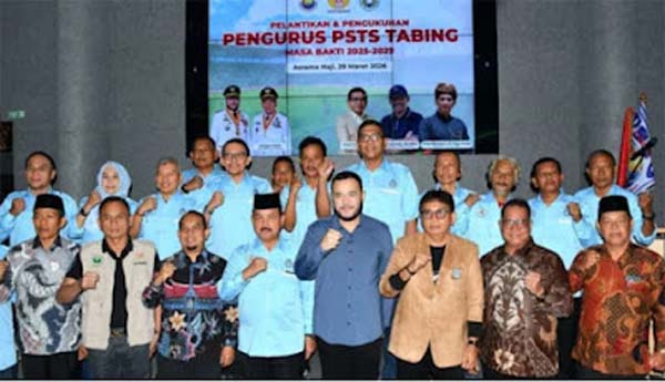 Wali Kota Padang, Fadly Amran, menghadiri pelantikan dan pengukuhan pengurus(PSTS)