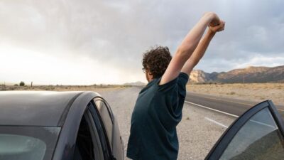 Ada beberapa cara sederhana yang bisa dilakukan untuk mengatasi rasa pegal dan nyeri karena duduk lama saat perjalanan mudik.