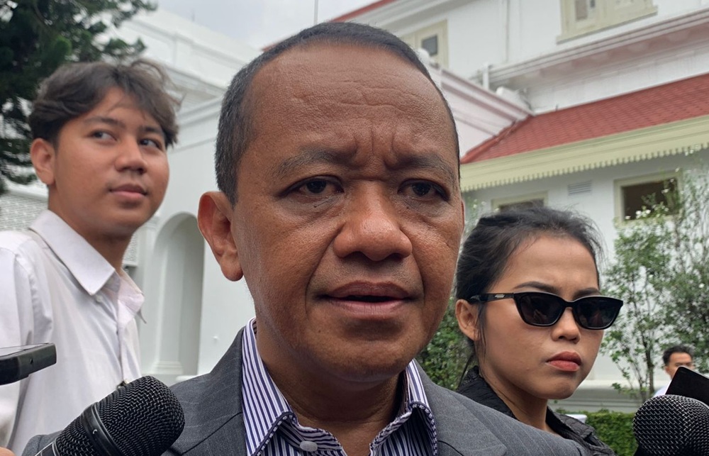 Menteri Energi dan Sumber Daya Mineral (ESDM) Bahlil Lahadalia menegaskan stok BBM nasional cukup untuk 23 hari saat ditemui di Kompleks Istana pada Kamis (12/3/2026).