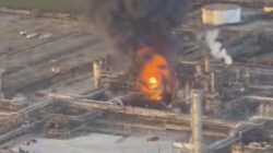 Ledakan dahsyat mengguncang kilang minyak di Port Arthur, Texas, AS.