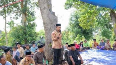 Bupati Solok, Jon Firman Pandu, menghadiri acara adat Bakaua Lindang.