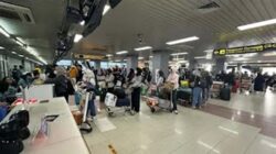 Suasana aktivitas penerbangan di Bandara Internasional Minangkabau (BIM).