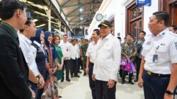 Menko Polkam Djamari Chaniago mengunjungi Stasiun Tugu Yogyakarta untuk memastikan arus mudik dan balik berjalan lancar.