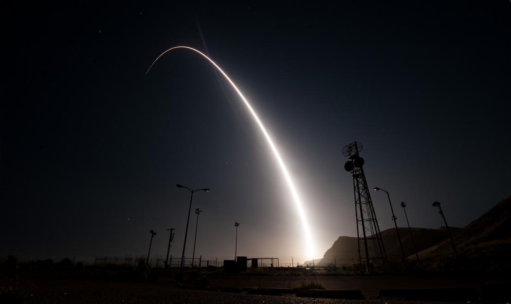 Amerika Serikat menguji coba rudal balistik antarbenua (ICBM) LGM 30G Minuteman III tanpa membawa hulu ledak.