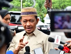 Bahlil Lahadalia Ungkap Rencana Konversi Massal Motor Bensin ke Motor Listrik