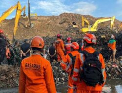 Tiga Tewas dalam Longsor TPST Bantargebang, Tim SAR Masih Lakukan Pendataan