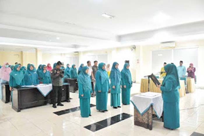 Ketua TP-PKK Agam Lantik Ketua TP-PKK di Empat Kecamatan.