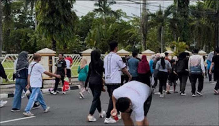Pasca Lebaran, Pedagang Dilarang Berjualan di Trotoar Sepanjang Jalur CFD Kota Padang.