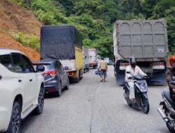 Kemacetan Sore Hari di Tanjakan Sitinjau Lauik