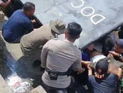 BPBD dan Petugas Pulau Sigap Tangani Wisatawan Pingsan di Kota Pariaman