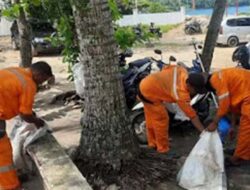 Libur Idulfitri, Pantai Padang Ramai Pengunjung Tapi Penuh Sampah