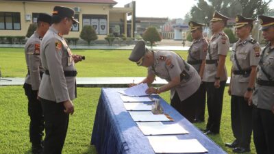 Kapolres Pasaman Barat Pimpin Upacara Sertijab sejumlah PJU dan Kapolsek Jajaran